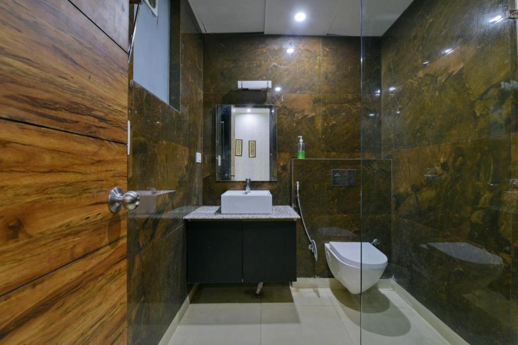 Hotel Konark A Family Stay Aerocity Nueva Delhi Exterior foto