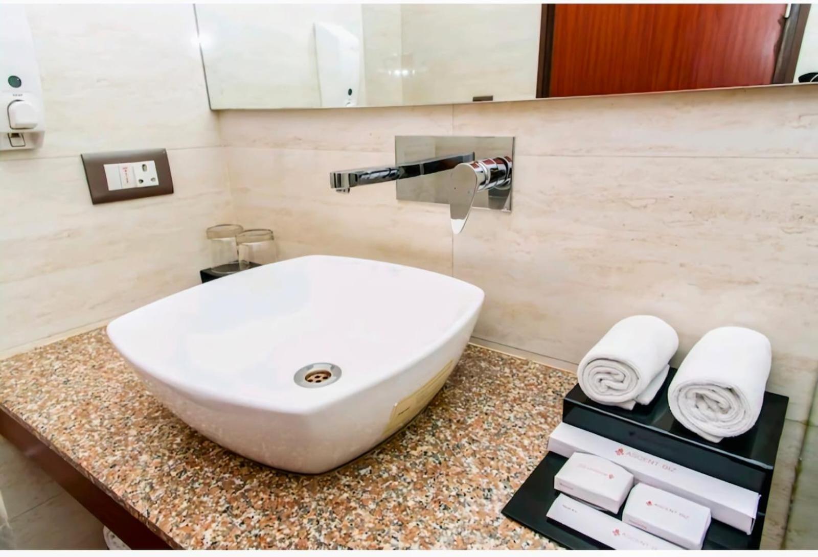 Hotel Konark A Family Stay Aerocity Nueva Delhi Exterior foto